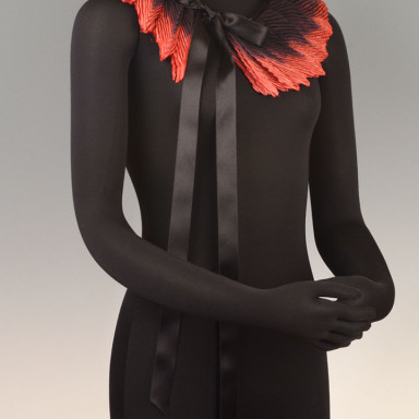 Feather Pleated Collar Small Black Red